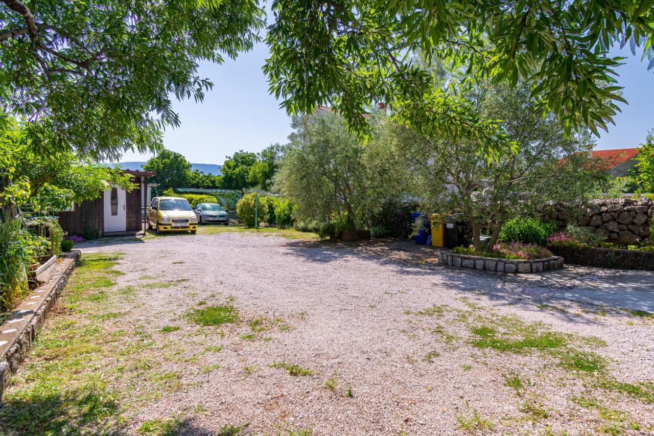 Apartments And Rooms With Parking Space Skrbcici, Krk - 21231 Экстерьер фото
