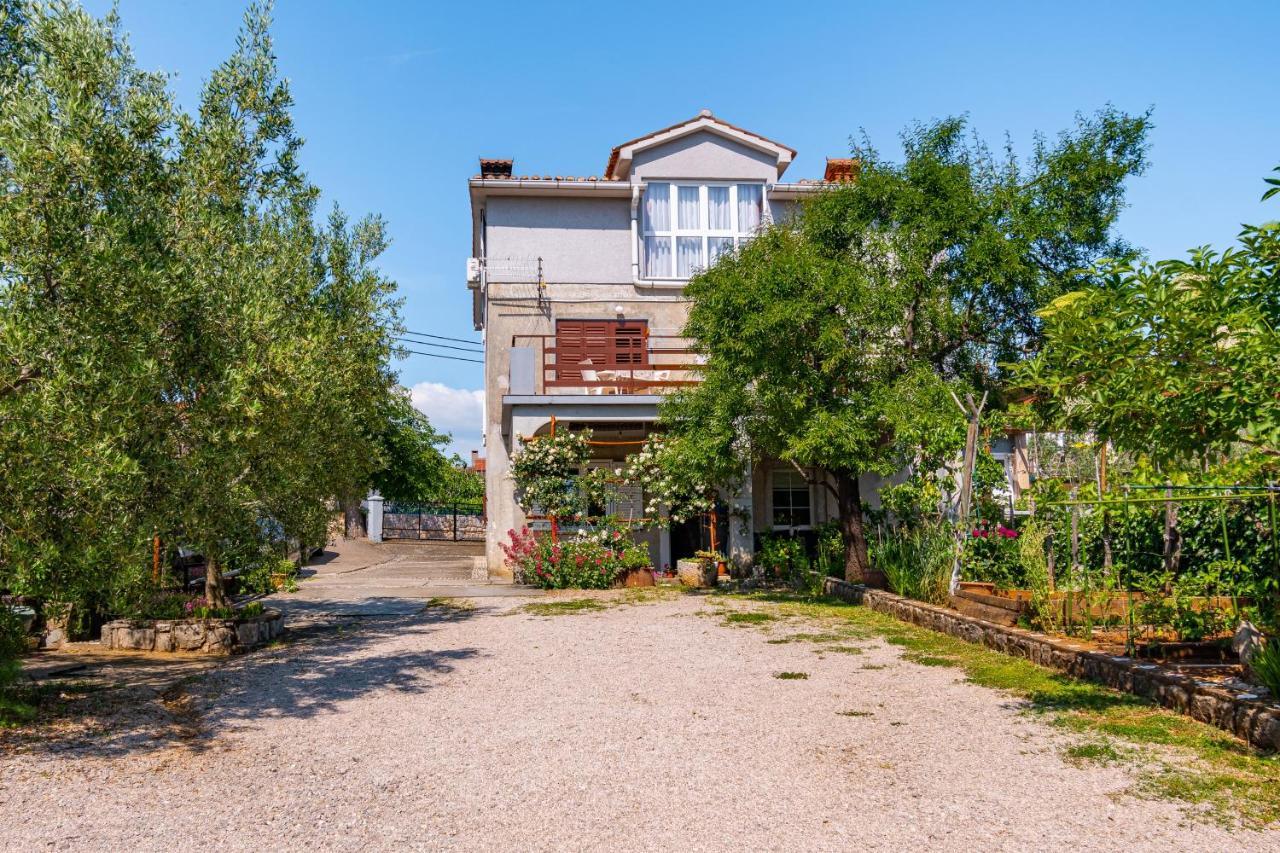 Apartments And Rooms With Parking Space Skrbcici, Krk - 21231 Экстерьер фото
