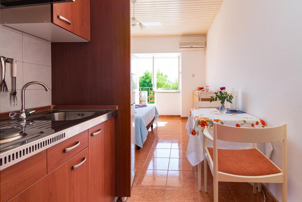 Apartments And Rooms With Parking Space Skrbcici, Krk - 21231 Экстерьер фото