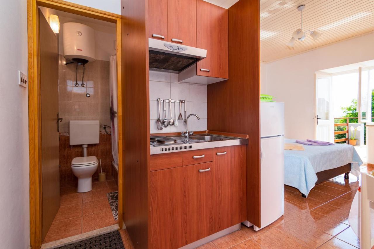 Apartments And Rooms With Parking Space Skrbcici, Krk - 21231 Экстерьер фото