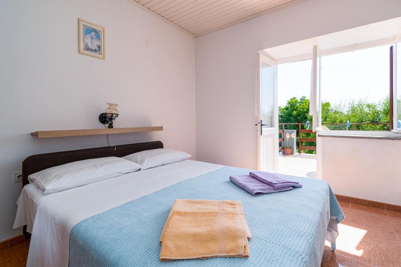 Apartments And Rooms With Parking Space Skrbcici, Krk - 21231 Экстерьер фото
